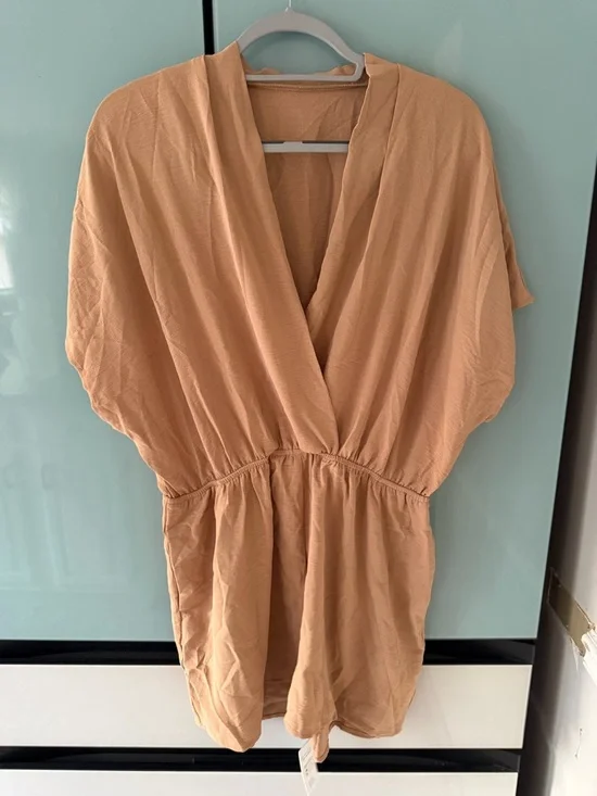 Cupshe Tan Short Sleeve V-Neck Romper - Picture 3 of 5